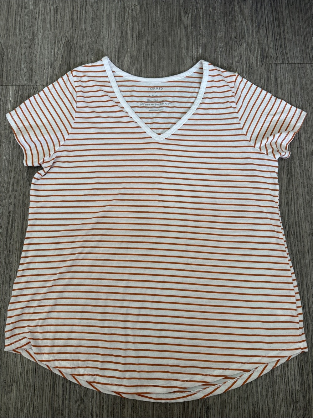 torrid White and Rust Stripe V‑Neck Short  Sz 2 Sleeve Tee